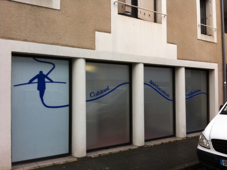 Marquage Vitrine – vinyl Dépoli