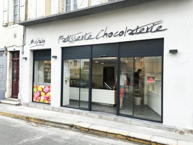 Enseigne et vitrophanie – Chocolaterie B. GALY