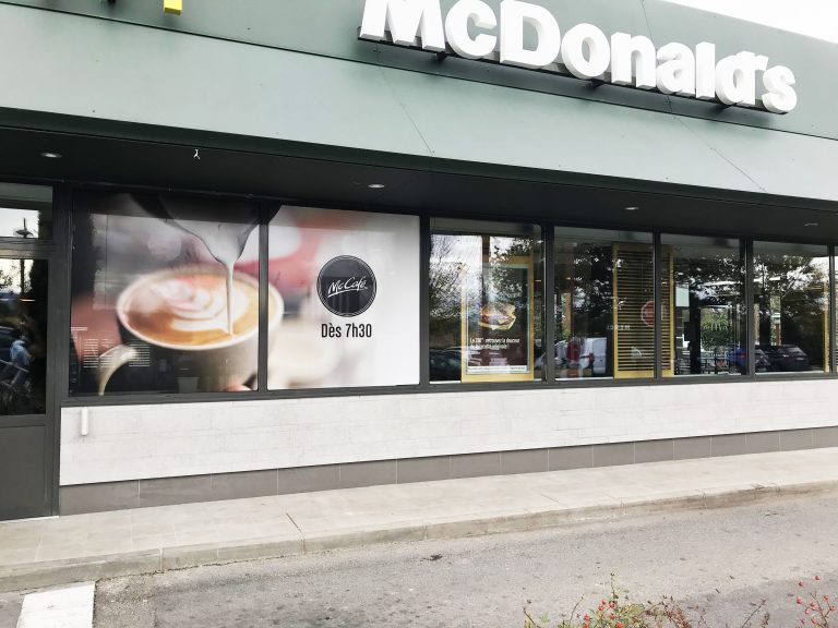 MicroPerforée sur vitrine Mc Do Cazères