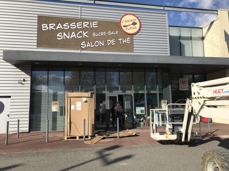 Enseigne Restaurant « L&rsquo;instant Plaisir » – Super U Martres