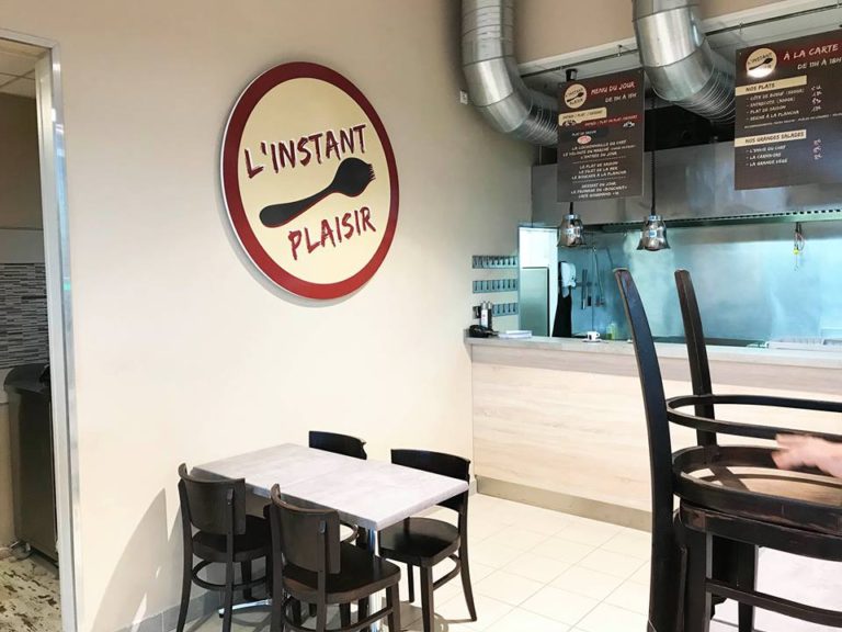 Enseigne Komacel imprimé — restaurant L&rsquo;Instant Plaisir (Martres Tolosane)