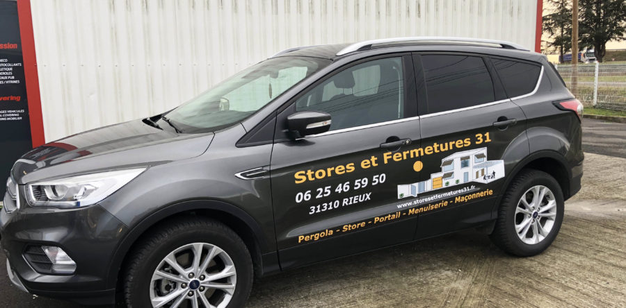 Marquage pub Ford Kuga – Société Stores et Fermetures 31