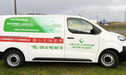 Marquage Pub – Peugeot Expert – Pharmacie Cazelles (Martres Tolosane)