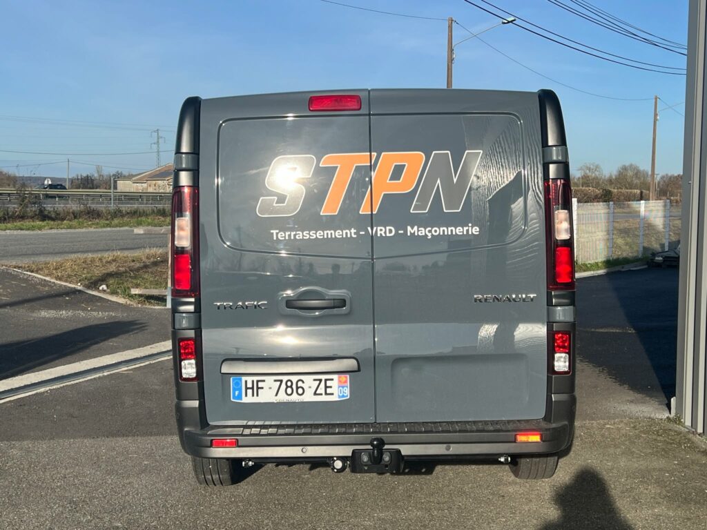 Marquage publicitaire sur Renault Trafic pour la société STPN