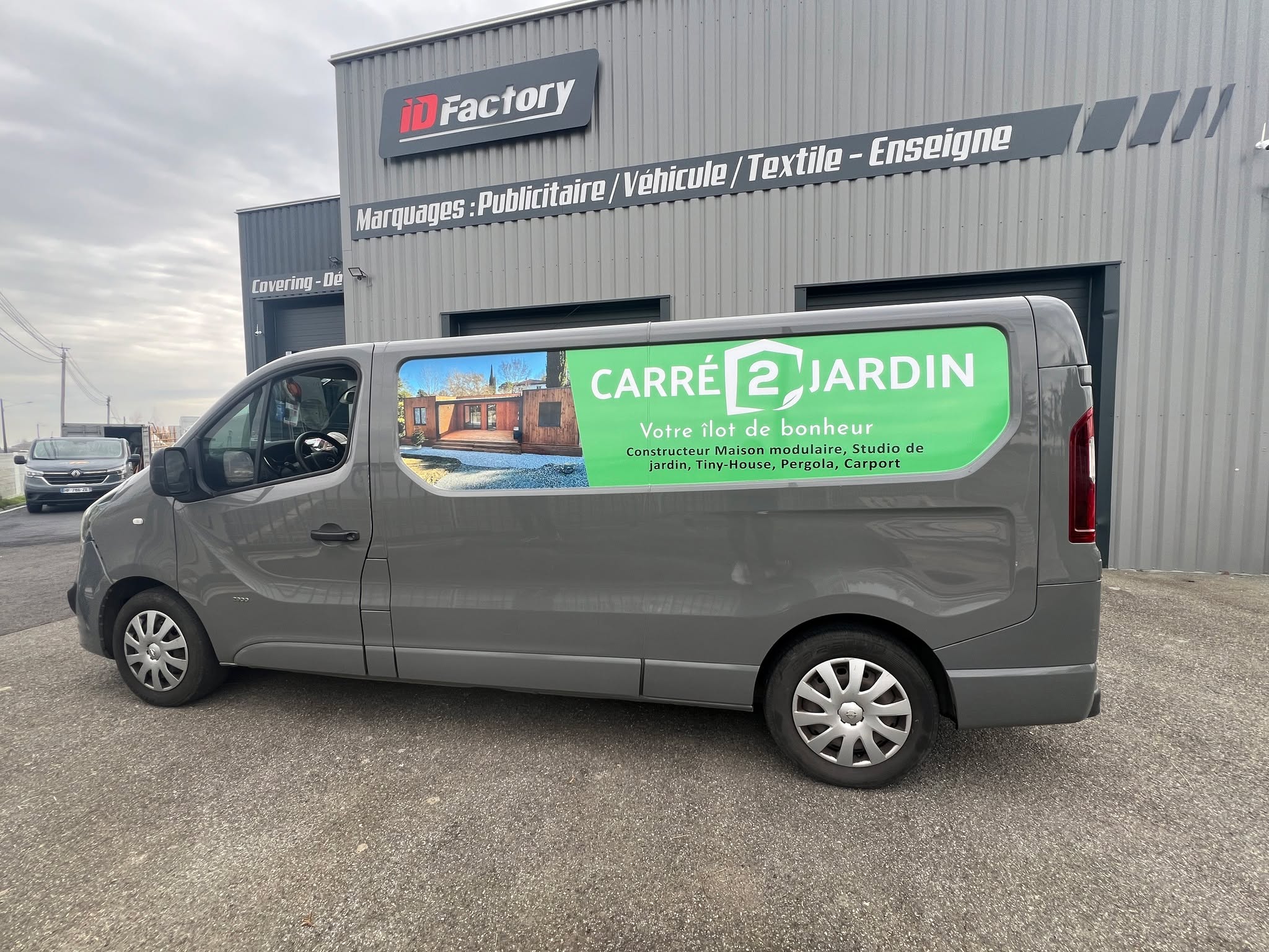 Marquage publicitaire véhicule utilitaire – Renault Trafic société Carré 2 Jardin