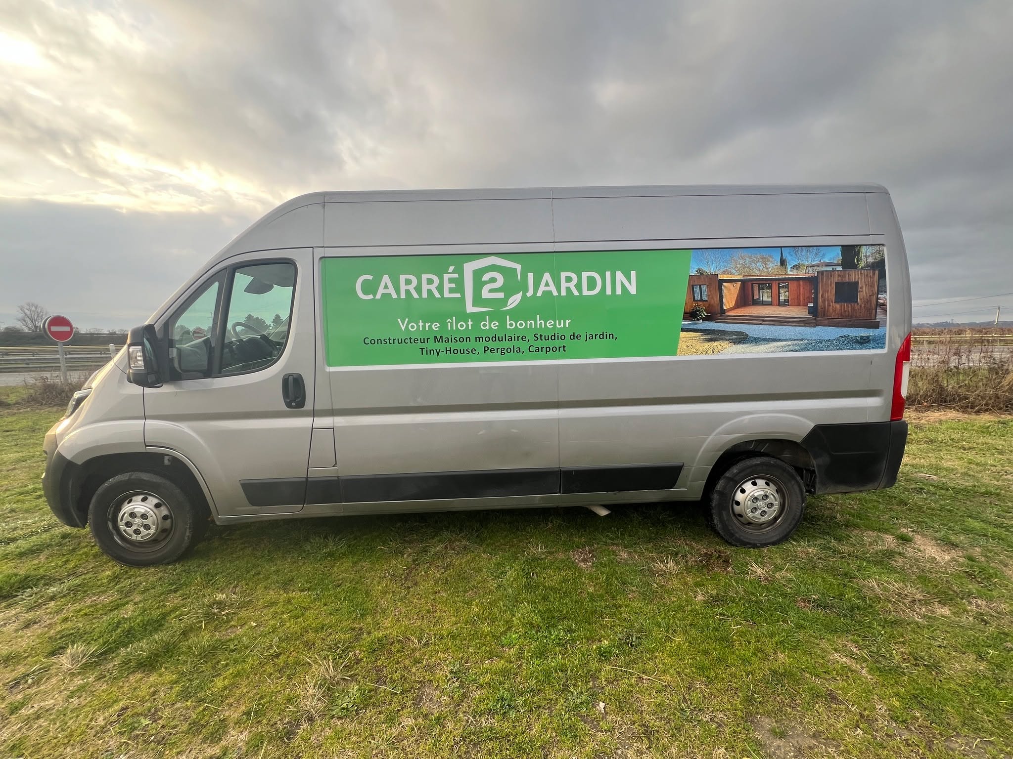 Habillage publicitaire Peugeot Boxer – Carré 2 Jardin | Réalisation IDFactory Cazères
