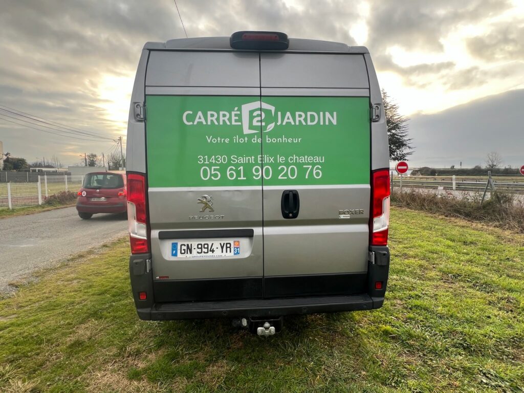 Habillage publicitaire Peugeot Boxer – Carré 2 Jardin | Réalisation IDFactory Cazères
