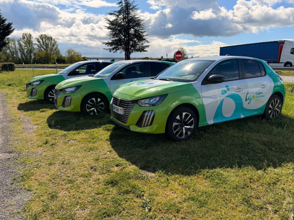 On continue le marquage de la flotte de Peugeot e-208 !