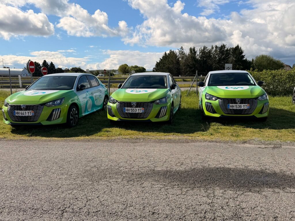 On continue le marquage de la flotte de Peugeot e-208 !