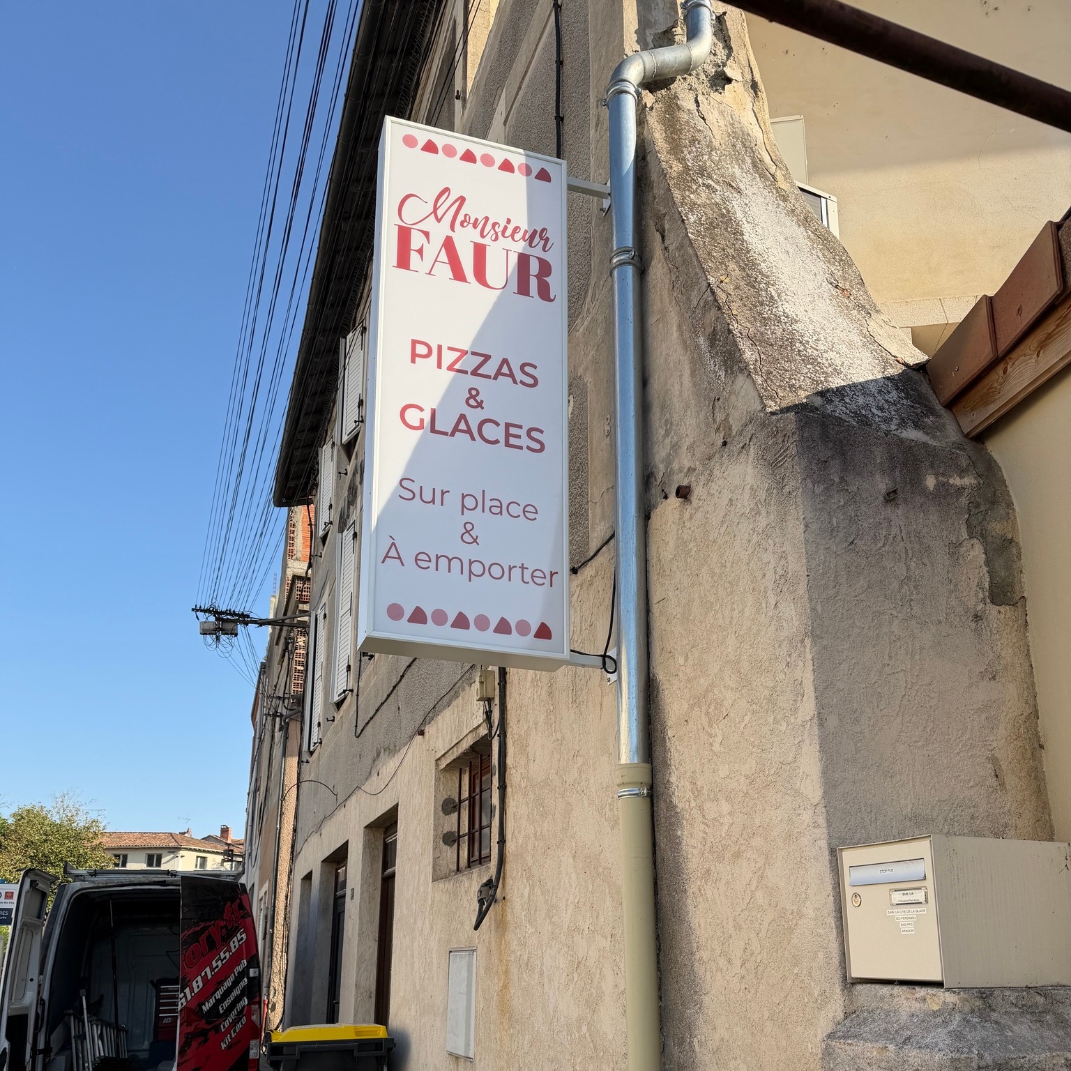 Nouvelle enseigne drapeau Monsieur FAUR à Cazères ✨